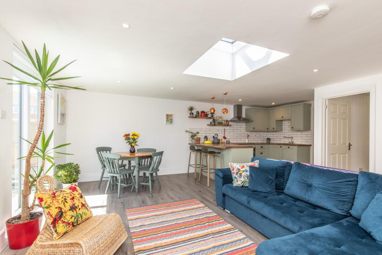 Beach, Hills, Food, Scenic Walks-The Kelp House. Peacehaven Bagian luar foto